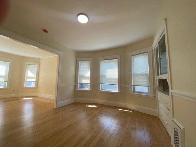 65 Wareham St, Medford, MA 02155 - photo 3