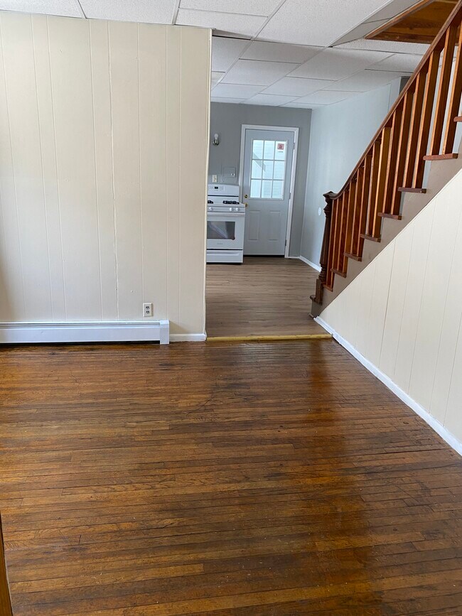 65 W Union St unit 2-c, Kingston, PA 18704 - photo 3