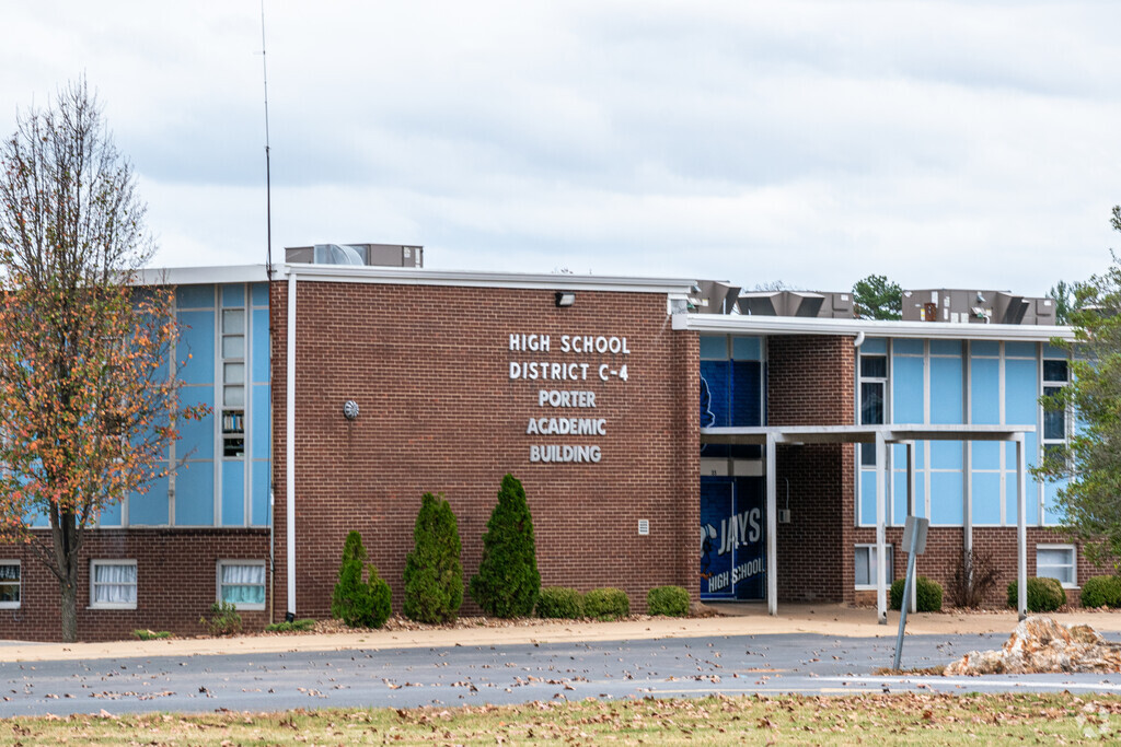 Viburnum High School provides education in the neighborhood of 
Crawford County.