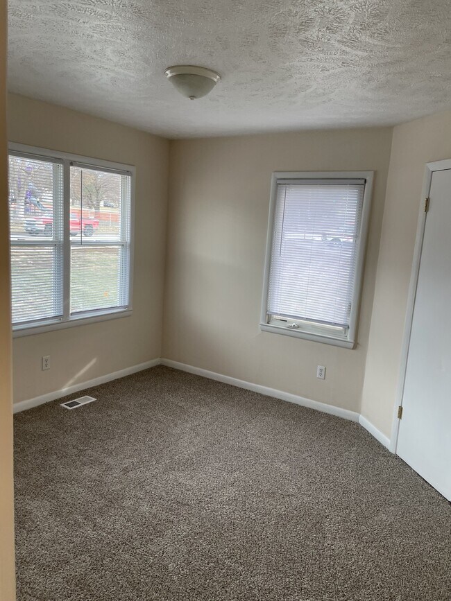 310 Galvin Rd N unit 3, Bellevue, NE 68005 - photo 3