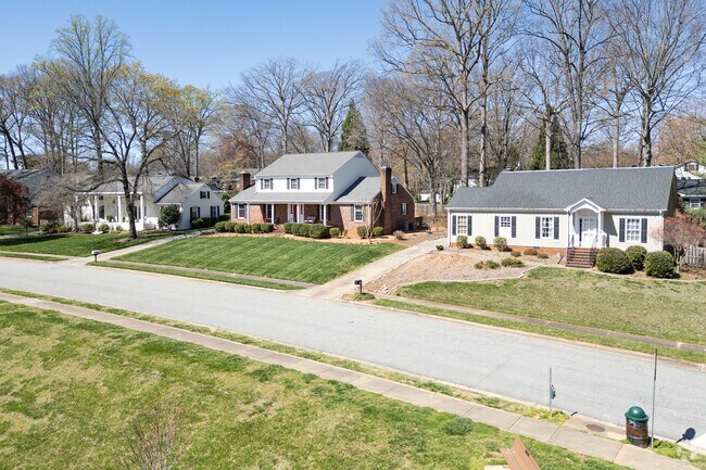 Ranch-style homes in Hamilton Forest radiate charm in our neighborhood.
