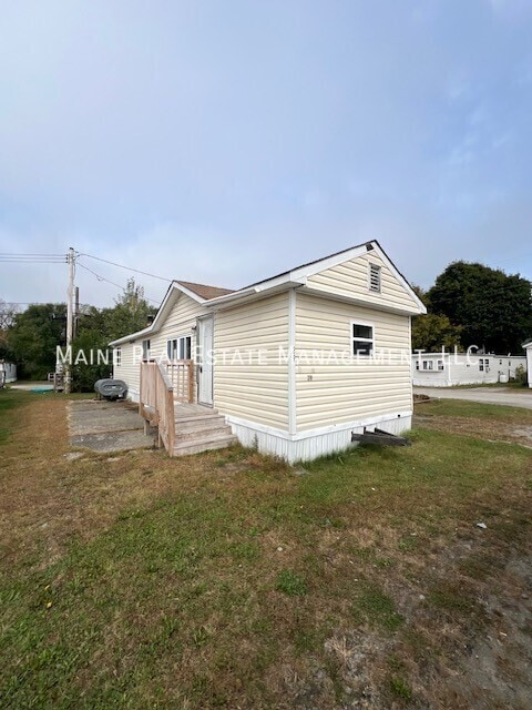 681 Main Rd N, Hampden, ME 04444
