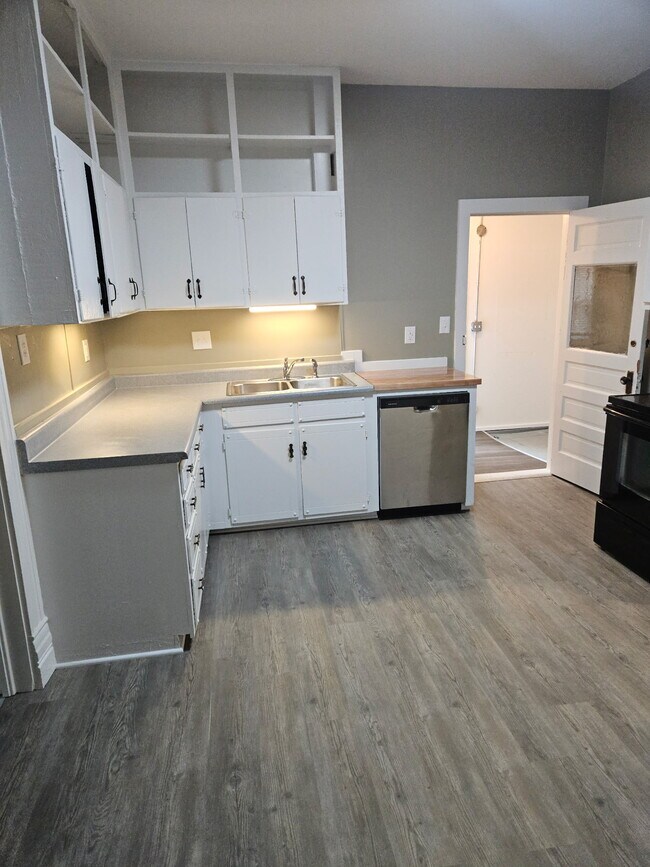 1026 Roosevelt Ave, Saint Joseph, MO 64505