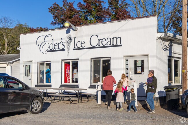 Eder’s Ice Cream is a popular dessert stop near Eldred.