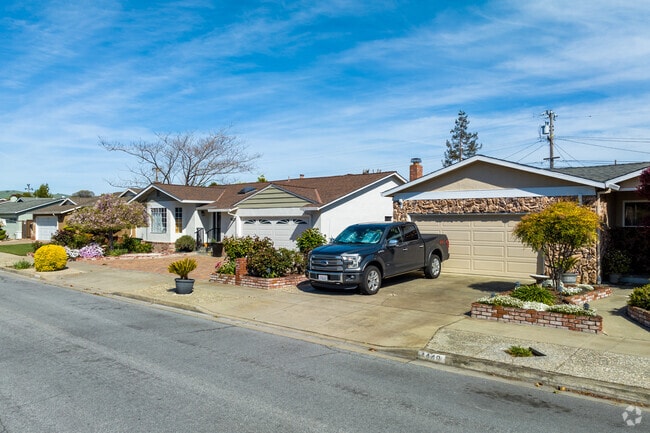 Glenmoor is known for it's quiet streets, beautiful homes, and family-friendly atmosphere.