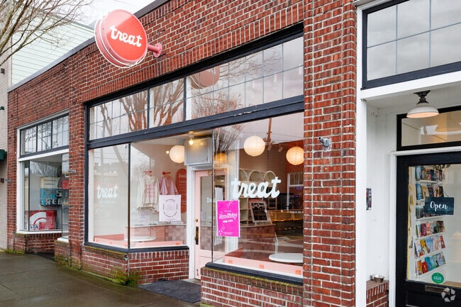 The Treat is a gourmet cookie shop and bakery located near Lake Burien.