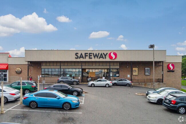 Safeway is Benning's only grocery store option within the neighborhood.