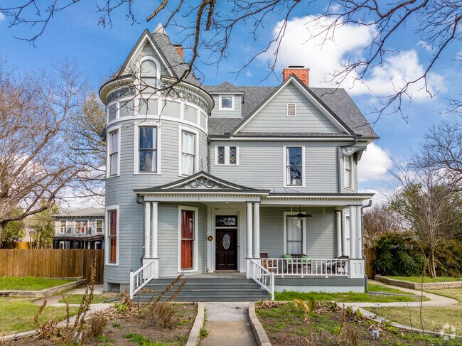Victorian homes with Castel like features in Seguin, TX.