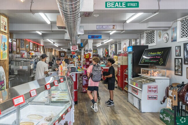 Hanna's Ice Cream Shoppe provides a classic 50s themed environment in New Cumberland.