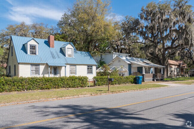 Town Commons consists of historic cottages and bungalows.