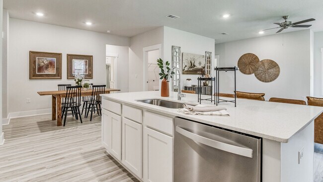 8181 Fir Tree Dr unit 36208494, Milton, FL 32583 - photo 6