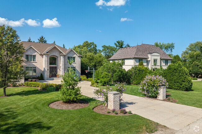 Homes in Glenbrook Countryside sit on large spacious lots.