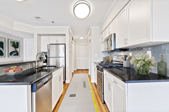 Courtyard at Jefferson, Hoboken, NJ 07030 - photo 3