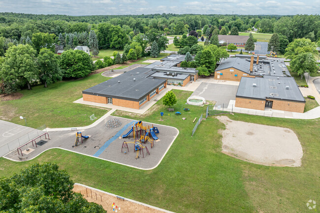 Lakes Elementary School is a K-4th grade elementary located in Rockford, Michigan.