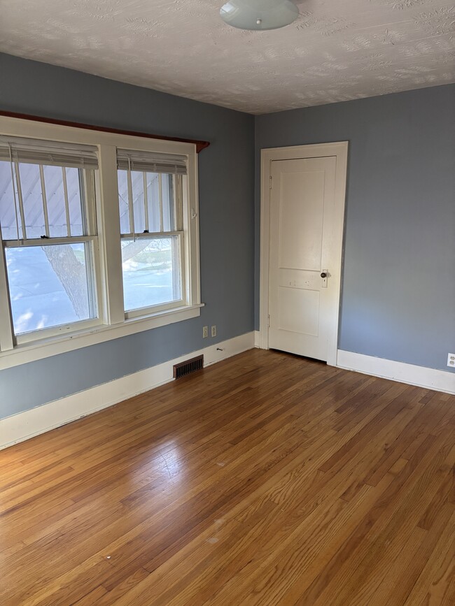 613 N 36th St, Omaha, NE 68131 - photo 5