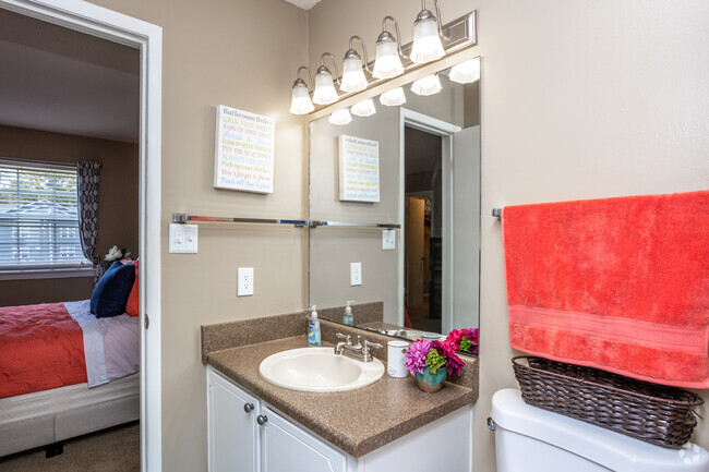 2BR, 1.5BA - 929 SF
