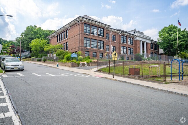 Hazel Avenue Elementary School has a student body of 328 students.