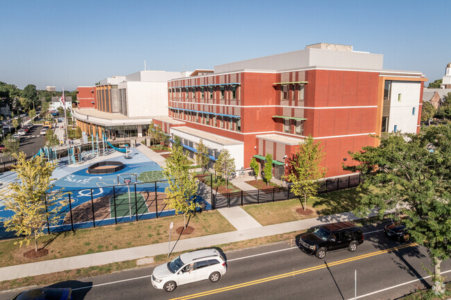 William N. DeBerry Elementary School is located in Springfield.