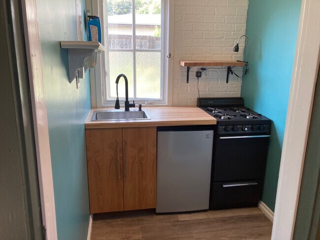 1801 N Evergreen St unit Guesthouse, Burbank, CA 91505 - photo 6