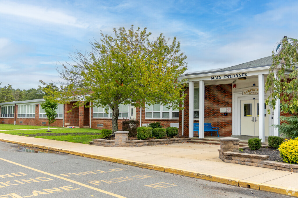 Forked River Elementary School serves students in Lacey Township, NJ.
