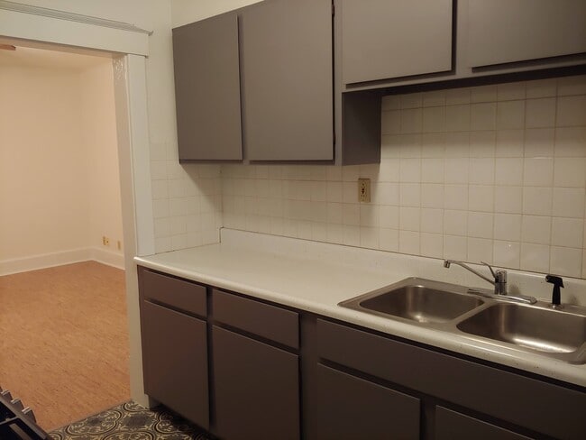 704 S Broadway Ave unit Apartment 2, Urbana, IL 61801 - photo 4