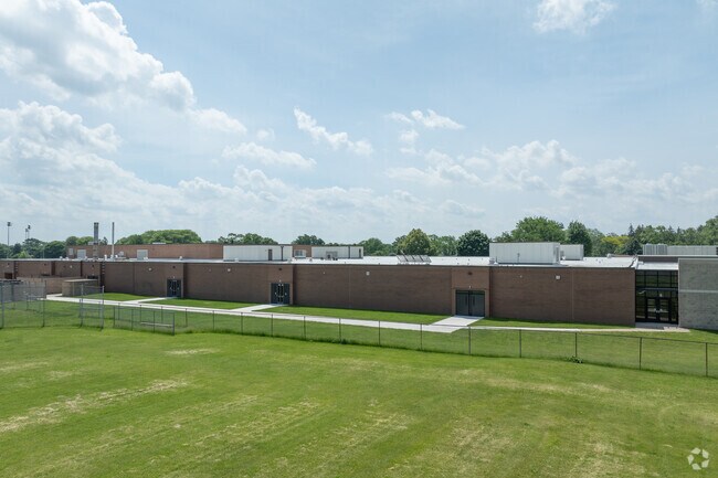 Friendship Junior High School is a wonderful option for parents in Des Plaines, IL.