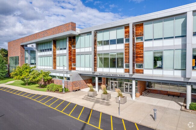 Roger Ludlowe Middle School is conveniently located on Unquowa Road in Fairfield.