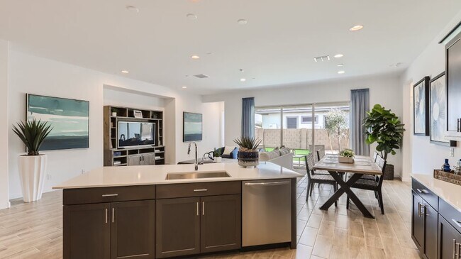 7952 W Desert Elm Ln, Peoria, AZ 85383 - photo 3