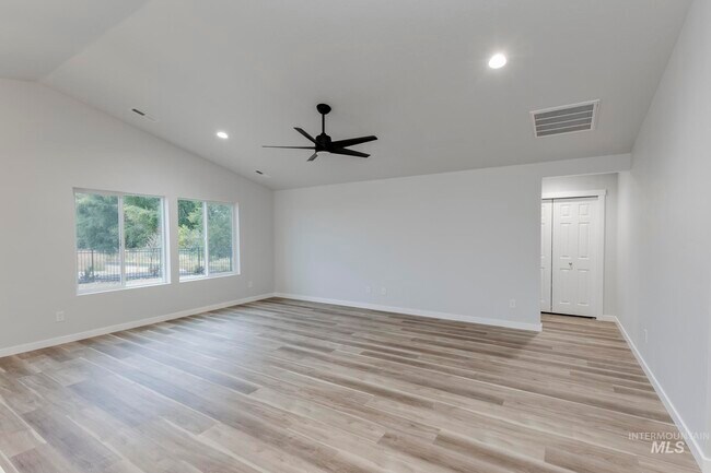 315 N Madrone Ave, Kuna, ID 83634 - photo 4