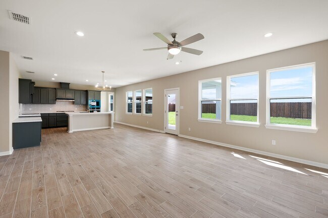 4401 La Sienna Pkwy unit 36896803, Edinburg, TX 78542 - photo 5