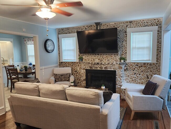 200 N Fourth St unit 200 A, Hampton, VA 23664 - photo 5