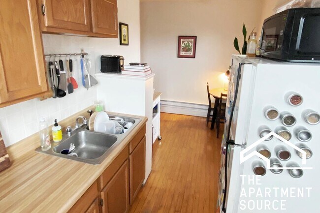 4208 N Clark St unit 2, Chicago, IL 60613 - photo 4