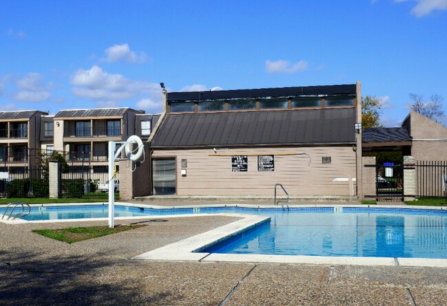 206 Plaza Verde Dr unit 36, Houston, TX 77038 - photo 2