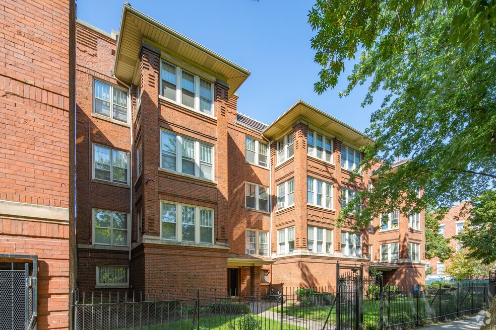 Ardmore Winthrop Properties- 5752-58 N Winthrop Ave., Chicago, IL 60660 - photo 1