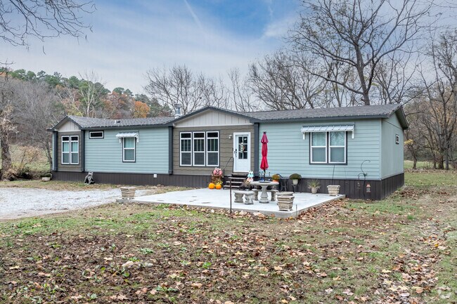 Many newer homes in the Dutch Mills neighborhood are manufactured homes.