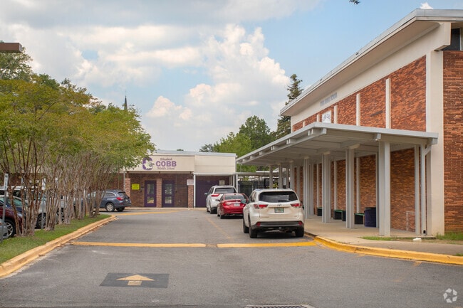 Elizebeth Cobb Elementary has a designated pickup/drop off area.
