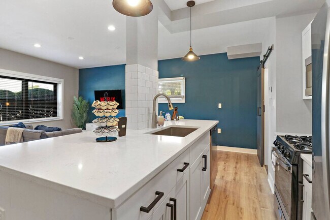 5015 Main St unit ID1366954P, Lisle, IL 60532 - photo 7