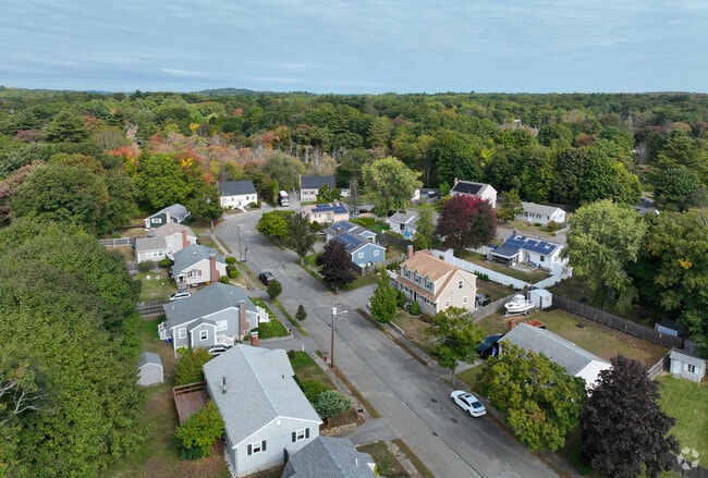 Centerville's tranquil setting and spacious homes make it a desirable neighborhood in Beverly.
