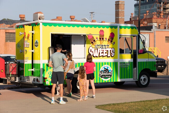 McKennan Park residents enjoy summer treats at local food trucks.