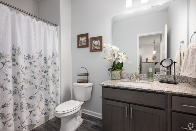 1 Bed 1 Bath 815 Sq Ft - Bathroom