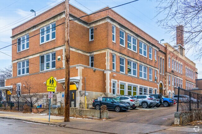 Kenwood Elementary School has a  48% minority enrollment in its students.