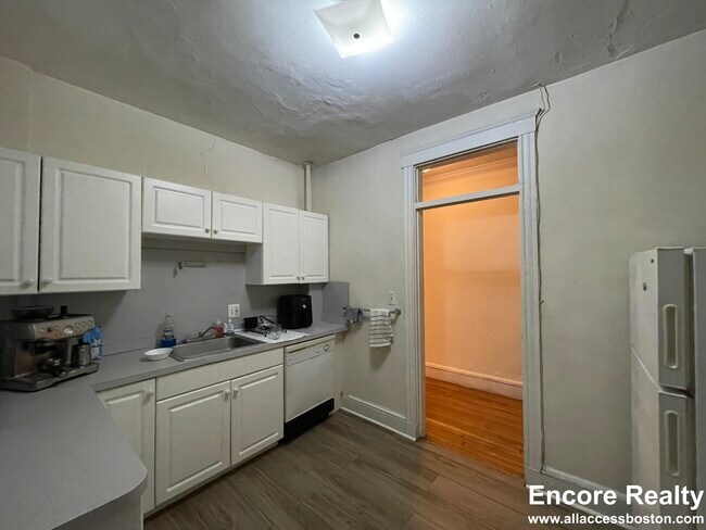 19 Thatcher St unit 66-2, Brookline, MA 02446 - photo 4
