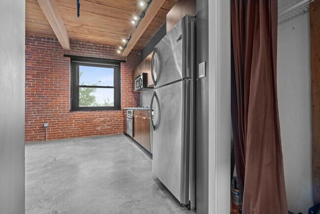 The 1850 unit 403, Boston, MA 02118 - photo 4