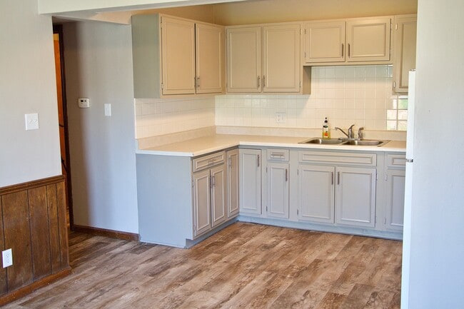 3408 N Ten Mile Dr unit 5, Jefferson City, MO 65109 - photo 3