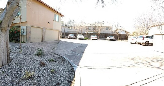 819 H St unit 13, Davis, CA 95616 - photo 2