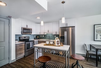 119 S Main St, Naperville, IL 60540