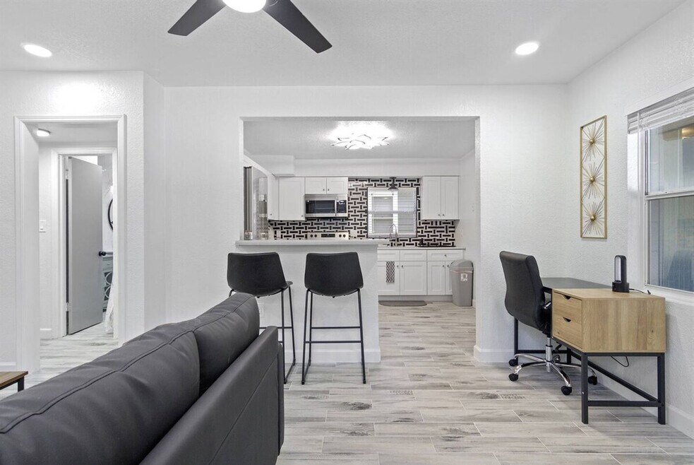 1422 Dauphin Ln unit ID1094223P, Orlando, FL 32803 - photo 1