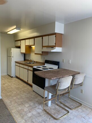 313 Pierce Ave Unit 313, Charleston, IL 61920