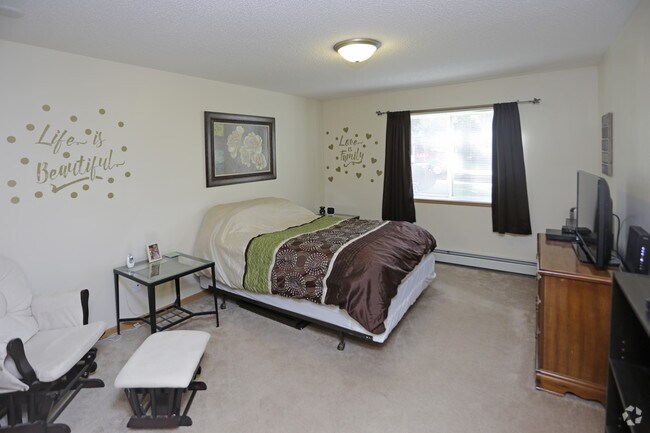 River Glen Apartments, Brooklyn Center, MN 55430 - photo 6