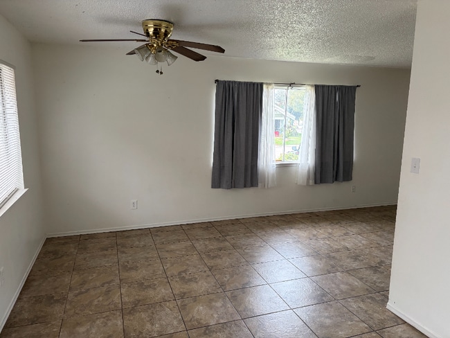 508 Tait Ave unit House, Sanger, CA 93657 - photo 5